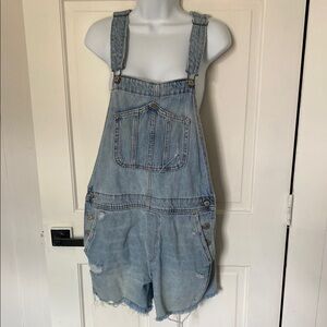 5/$20 - Old Navy Light Wash Denim Shortalls - Size M